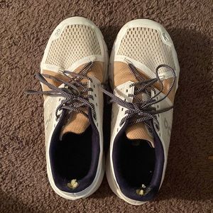 On Cloud Cloudstratus shoes